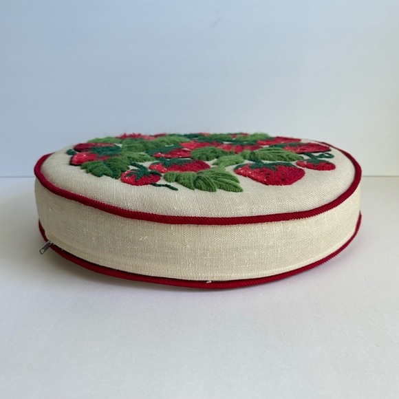 Vintage Embroidered Strawberry Round Throw Pillow Cream Handmade 60s Retro MCM - Picture 5 of 9